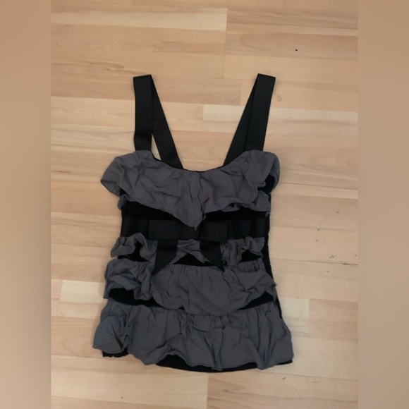 Beautiful ruffle top - Picture 2 of 2